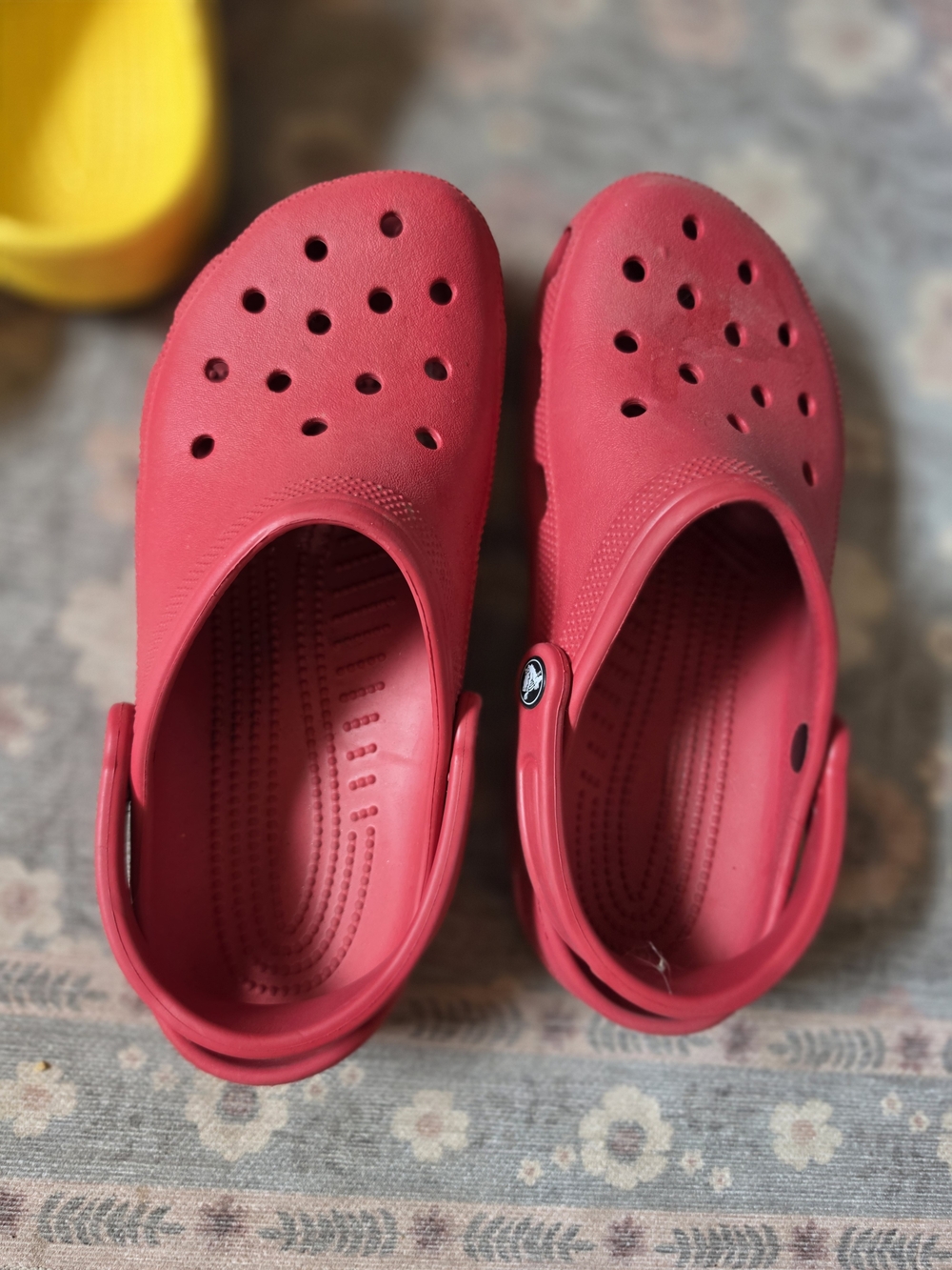CROCS 8 Men, 10 Women Bright Red Classic Clogs